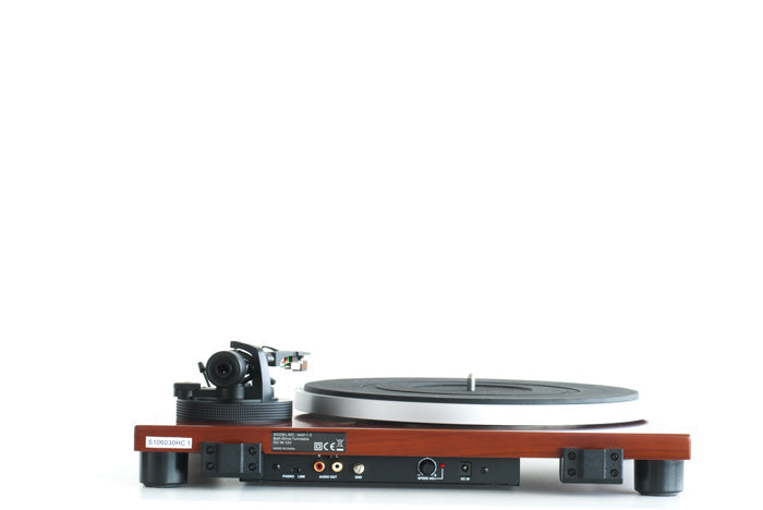 The stunning mmf-1.5, with its superior s-shaped alloy tonearm, music hall melody cartridge, 3-speed belt drive design, and built-in phono pre-amp, is a beautifully refined piece. In the groove From the first music note to the final fade-out, the music hall mmf-1.5 sets your world to groove and your feet to dance.