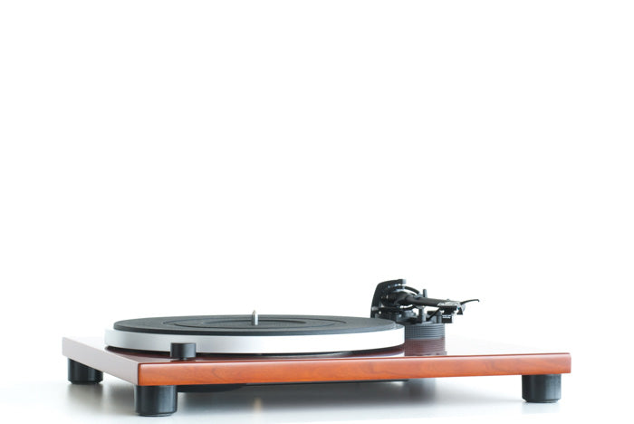 The stunning mmf-1.5, with its superior s-shaped alloy tonearm, music hall melody cartridge, 3-speed belt drive design, and built-in phono pre-amp, is a beautifully refined piece. In the groove From the first music note to the final fade-out, the music hall mmf-1.5 sets your world to groove and your feet to dance.\