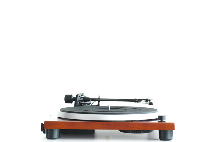 The stunning mmf-1.5, with its superior s-shaped alloy tonearm, music hall melody cartridge, 3-speed belt drive design, and built-in phono pre-amp, is a beautifully refined piece. In the groove From the first music note to the final fade-out, the music hall mmf-1.5 sets your world to groove and your feet to dance.