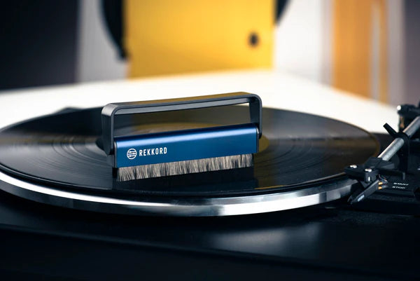 Okki Nokki Rekkord Carbon Fiber Brush