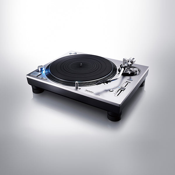 TECHNICS SL-1200GR2 DIRECT-DRIVE TURNTABLE SYSTEM | VINYL SOUND New Motor-Drive System, ΔΣ-Drive (Delta Sigma Drive) The ΔΣ-Drive is a new system that applies Technics’ expertise in PWM signal processing. In addition to reducing high harmonics, the new drive suppresses vibrations from the motor for smoother, more accurate rotation, ensuring a rich reproduction of the music.