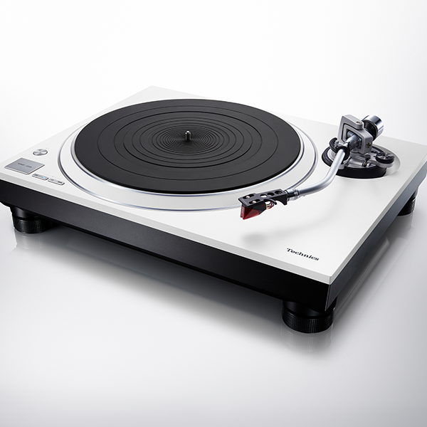 Technics SL-1500C Premium Class Direct Drive Turntable System is available at vinylsound.ca at the best price. The Latest Coreless Direct Drive Motor Achieves High-precision Stable Rotation The technologies acquired through the development of the SL-1200 Series and the high-end SL-1000R model were lavishly inserted into the motor drive unit, a key part of the turntable.