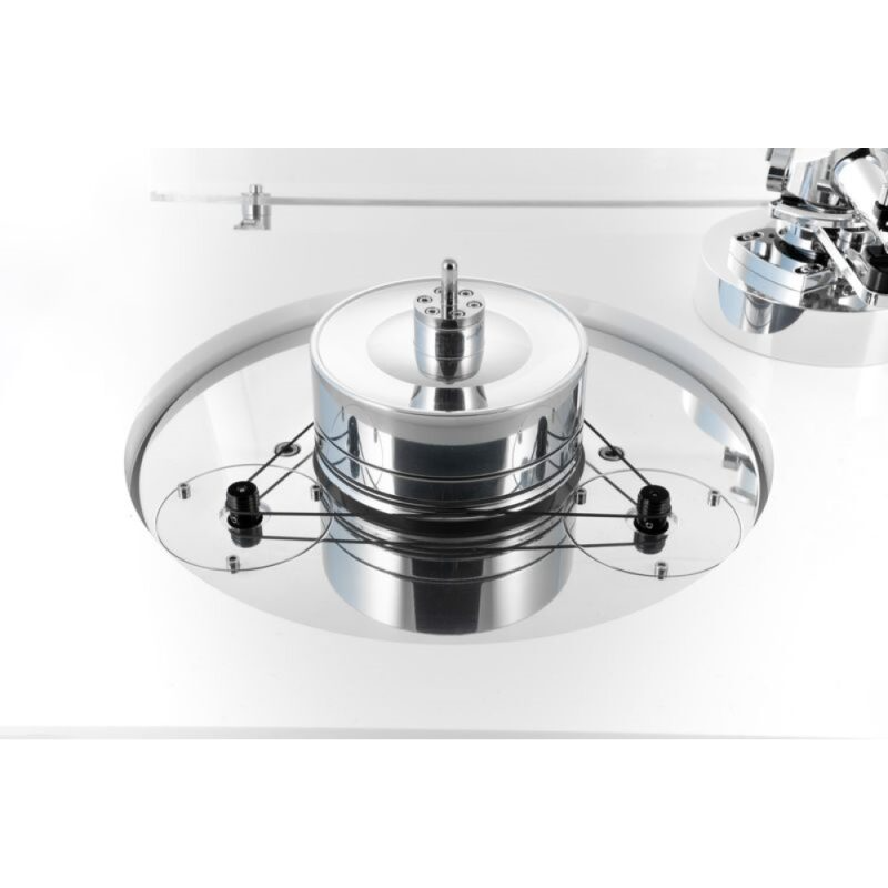 TRANSROTOR STRATO NERO/BIANCO TMD TURNTABLE | VINYL SOUND Transrotor Strato TMD comes in Nero and Bianco finish. The chassis is a sandwich construction of acrylic/aluminum/acrylic Polished in black or in white. The platter is POM for the Nero and acrylic for the Bianco. TMD bearing is driven by 3 motors mounted in a solid block of aluminium. Power supply is the Konstant FMD.