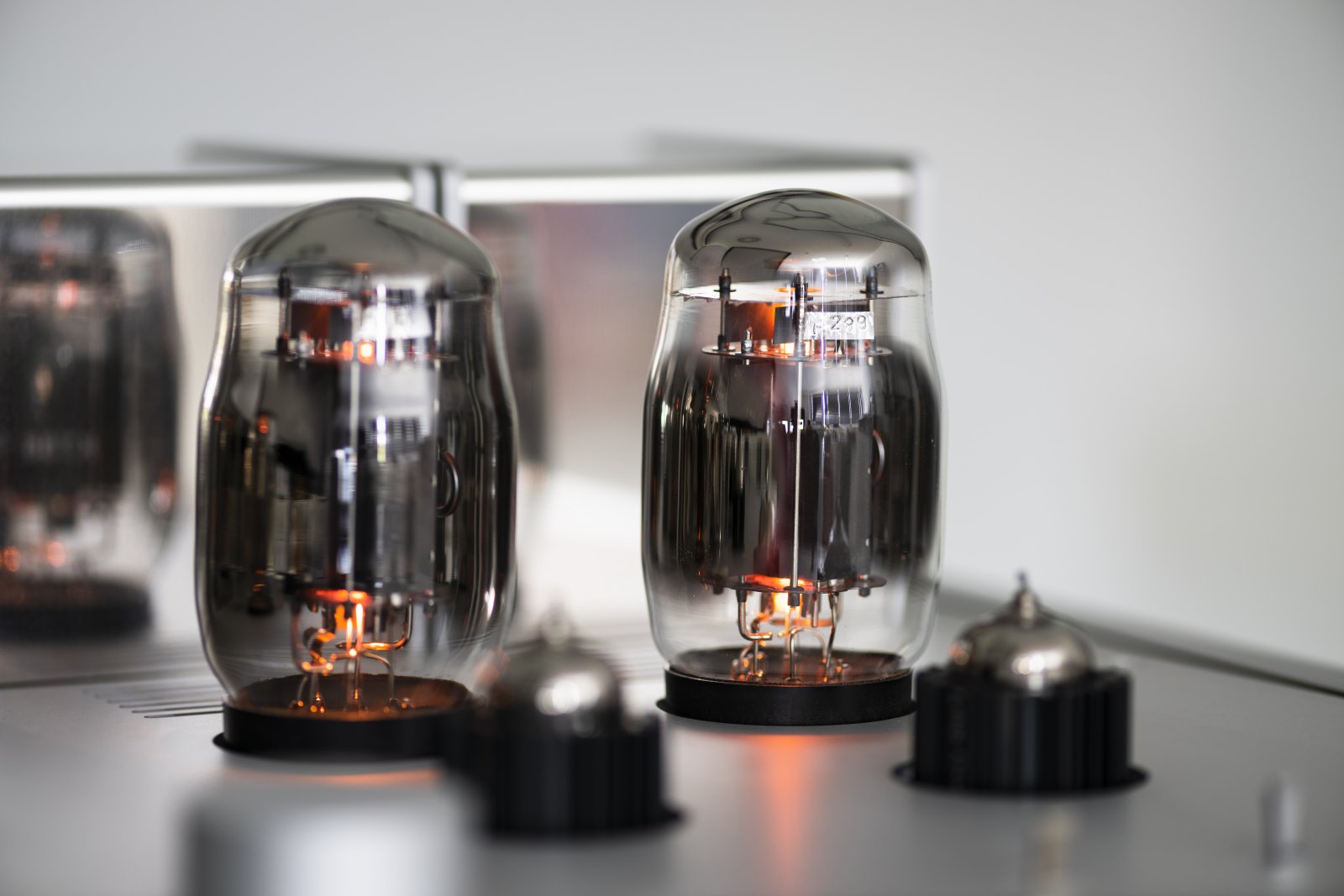 European Audio Team (Eat) E-Glow I Highend Integrated Tube Amplifier