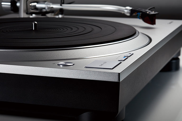 Technics SL-1500C Premium Class Direct Drive Turntable System is available at vinylsound.ca at the best price. The Latest Coreless Direct Drive Motor Achieves High-precision Stable Rotation The technologies acquired through the development of the SL-1200 Series and the high-end SL-1000R model were lavishly inserted into the motor drive unit, a key part of the turntable.