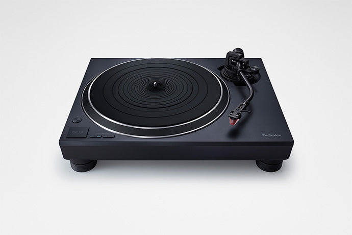 Technics SL-1500C Premium Class Direct Drive Turntable System is available at vinylsound.ca at the best price. The Latest Coreless Direct Drive Motor Achieves High-precision Stable Rotation The technologies acquired through the development of the SL-1200 Series and the high-end SL-1000R model were lavishly inserted into the motor drive unit, a key part of the turntable.